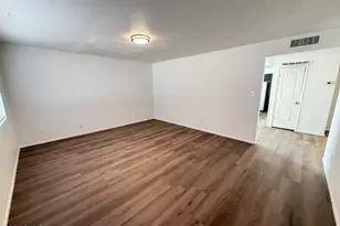 2518 N 58th Dr, Phoenix, AZ 85035 - Photo 8