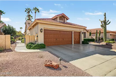 10829 E Silvertree Drive, Sun Lakes, AZ 85248 - Photo 2