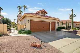 10829 E Silvertree Dr, Sun Lakes, AZ 85248 - Photo 2