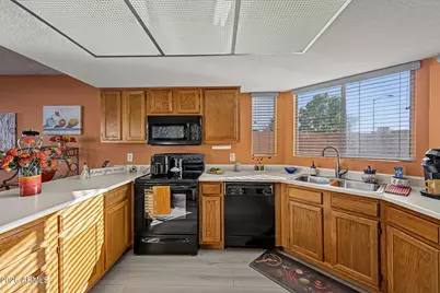15616 N 38th Place, Phoenix, AZ 85032 - Photo 10