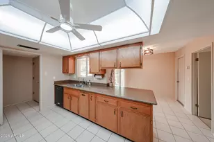 10429 W Prairie Hills Cir, Sun City, AZ 85351 - Photo 8