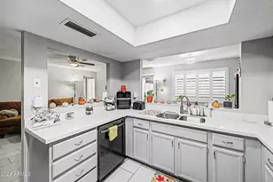 8627 N Shadow Ln, Peoria, AZ 85345 - Photo 10