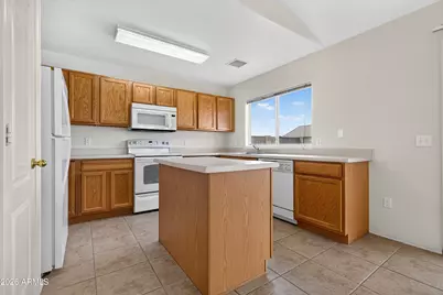 8568 W Reventon Drive, Arizona City, AZ 85123 - Photo 10