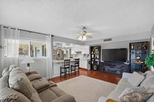 10001 W Augusta Dr, Sun City, AZ 85351 - Photo 24