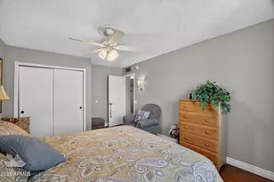10001 W Augusta Dr, Sun City, AZ 85351 - Photo 40
