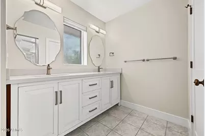 5131 E Weldon Avenue, Phoenix, AZ 85018 - Photo 12