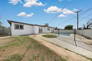 3030 N 41st Dr, Phoenix, AZ 85019 - Photo 36