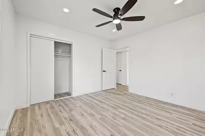2328 W Village Drive, Phoenix, AZ 85023 - Photo 20