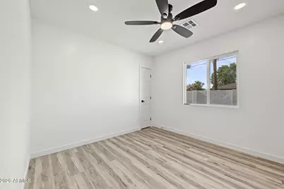 2328 W Village Drive, Phoenix, AZ 85023 - Photo 16