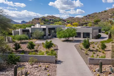 8513 N 48th Place, Paradise Valley, AZ 85253 - Photo 1