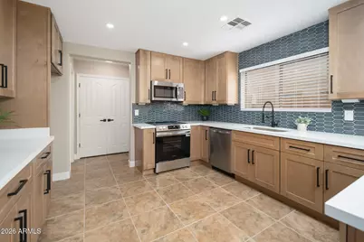 9575 N 82nd Lane, Peoria, AZ 85345 - Photo 8