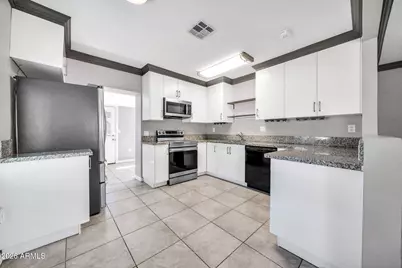 7505 N 60th Avenue, Glendale, AZ 85301 - Photo 8