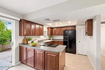 4729 W Continental Drive, Glendale, AZ 85308 - Photo 6