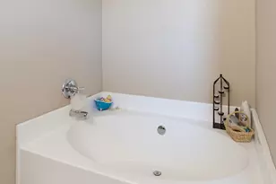 9541 N 82nd Glen, Peoria, AZ 85345 - Photo 8