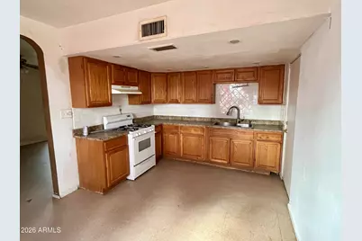 323 N 38th Avenue, Phoenix, AZ 85009 - Photo 2