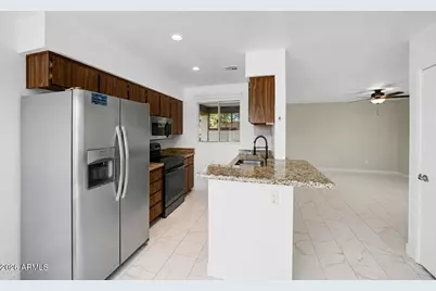8161 N 107th Avenue #109, Peoria, AZ 85345 - Photo 2