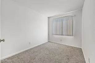 5204 N 42nd Ln, Phoenix, AZ 85019 - Photo 12