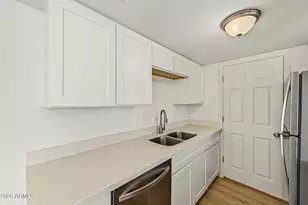 5204 N 42nd Ln, Phoenix, AZ 85019 - Photo 10