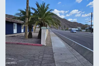 2016 W Cactus Road #A, Phoenix, AZ 85029 - Photo 6