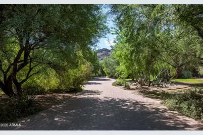 5747 E Mockingbird Lane, Paradise Valley, AZ 85253 - Photo 2