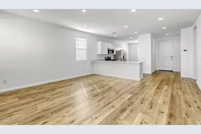 9842 W Mitchell Drive, Phoenix, AZ 85037 - Photo 6