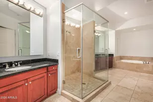 8 Biltmore Estates Dr, Phoenix, AZ 85016 - Photo 20