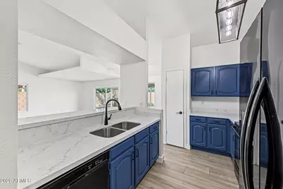 7960 W Denton Lane, Glendale, AZ 85303 - Photo 6