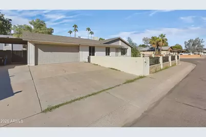 2002 W Bluefield Avenue, Phoenix, AZ 85023 - Photo 2