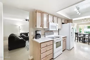 301 E Helena Dr, Phoenix, AZ 85022 - Photo 12
