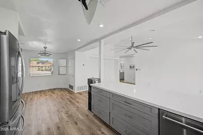 125 S Lakeview Boulevard, Chandler, AZ 85225 - Photo 8