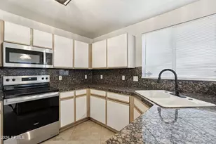 11230 W Calle De La Luna St, Phoenix, AZ 85037 - Photo 10