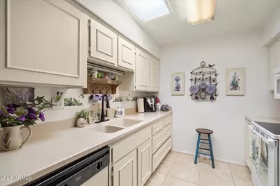 13251 N Cedar Drive, Sun City, AZ 85351 - Photo 6