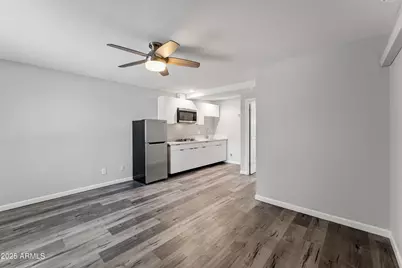 3025 N 32nd Street #Apt 30, Phoenix, AZ 85018 - Photo 2