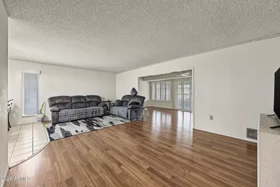 10404 W Kingswood Circle, Sun City, AZ 85351 - Photo 12