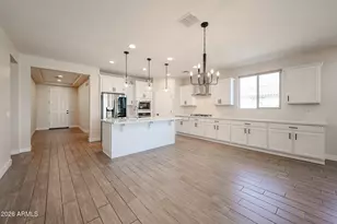 5121 N 81st Ave, Glendale, AZ 85303 - Photo 10