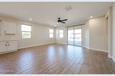5121 N 81st Avenue, Glendale, AZ 85303 - Photo 8