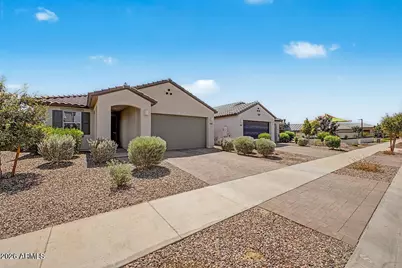 15587 W Kendall Street, Goodyear, AZ 85338 - Photo 2