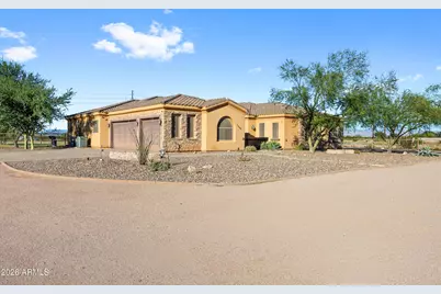 1602 E Lobo Street, San Tan Valley, AZ 85140 - Photo 1