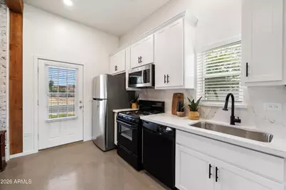 706 E Whitton Avenue #A, Phoenix, AZ 85014 - Photo 8