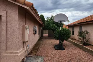 3525 E Wickieup Ln, Phoenix, AZ 85050 - Photo 4