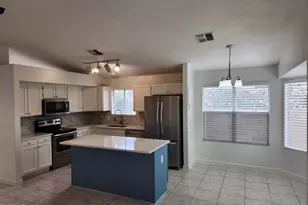 3525 E Wickieup Ln, Phoenix, AZ 85050 - Photo 8