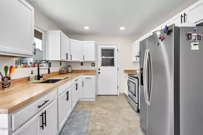 2827 W Foothill Drive, Phoenix, AZ 85027 - Photo 4