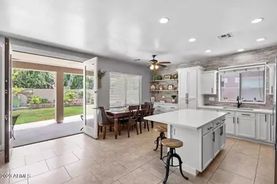 7325 N 72nd Avenue, Glendale, AZ 85303 - Photo 4