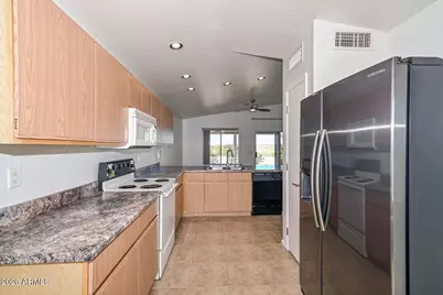 18084 N Coyote Lakes Parkway, Surprise, AZ 85378 - Photo 8