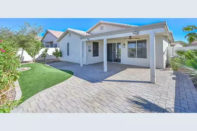18084 N Coyote Lakes Parkway, Surprise, AZ 85378 - Photo 2