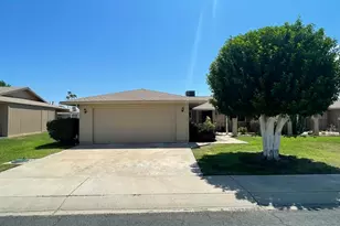 10524 W Saratoga Cir, Sun City, AZ 85351 - Photo 1