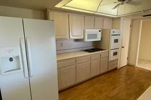 10524 W Saratoga Cir, Sun City, AZ 85351 - Photo 2