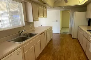 10524 W Saratoga Cir, Sun City, AZ 85351 - Photo 4