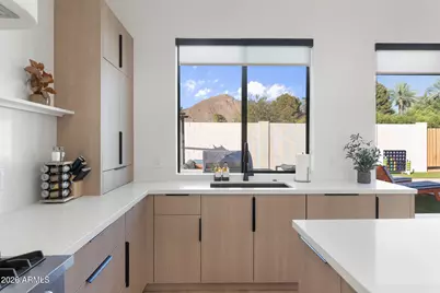 4546 E Campbell Avenue, Phoenix, AZ 85018 - Photo 12
