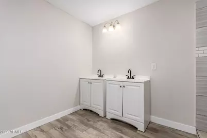 914 S 30th Drive, Phoenix, AZ 85009 - Photo 12